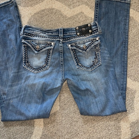 🔥Gorgeous Miss Me Jeans rare design cheap perfect condition!!🔥 - Picture 3 of 6